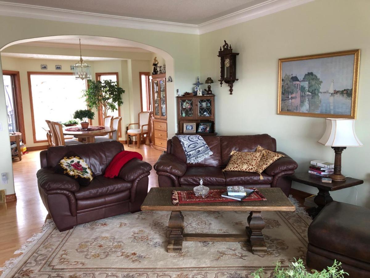 Rocky Mountain View Bed & Breakfast Cochrane Extérieur photo